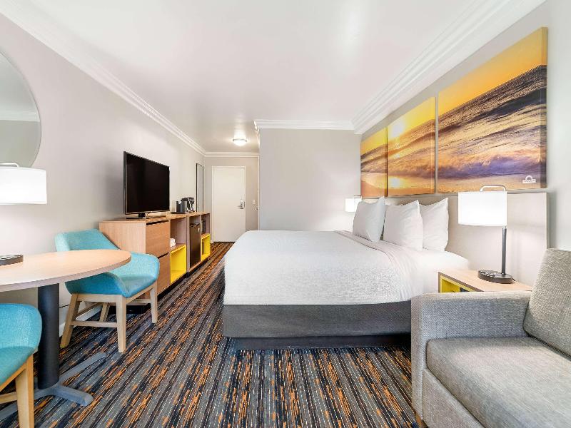 Days Inn by Wyndham San Diego Hotel Circle image