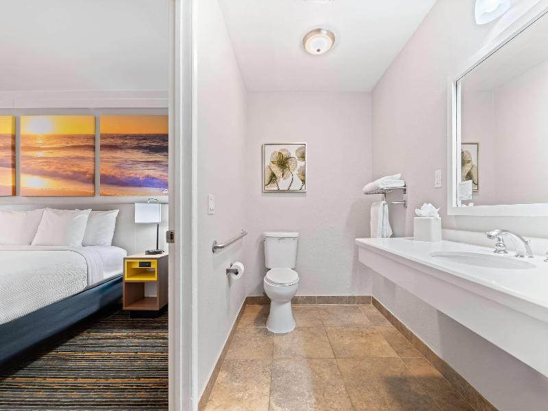 Days Inn by Wyndham San Diego Hotel Circle image