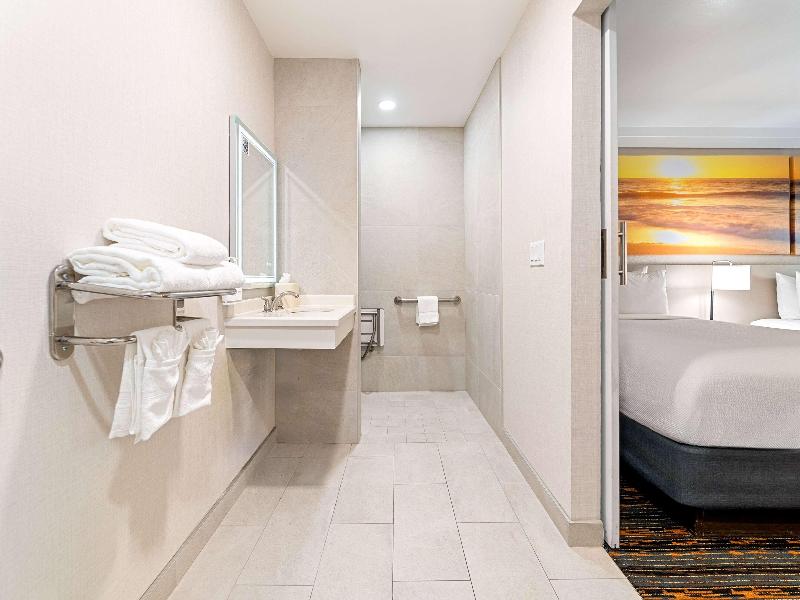 Days Inn by Wyndham San Diego Hotel Circle image