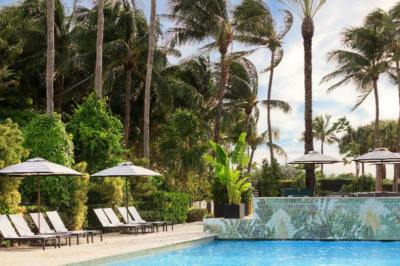 Stay in style at Kimpton Surfcomber Hotel