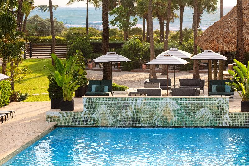 Stay in style at Kimpton Surfcomber Hotel