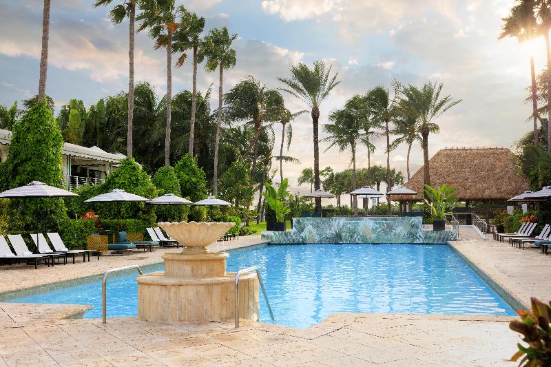 Stay in style at Kimpton Surfcomber Hotel