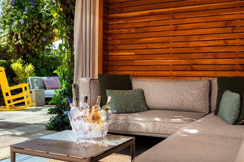 Stay in style at Kimpton Surfcomber Hotel