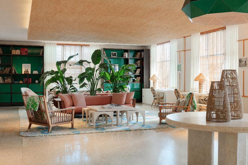 Stay in style at Kimpton Surfcomber Hotel