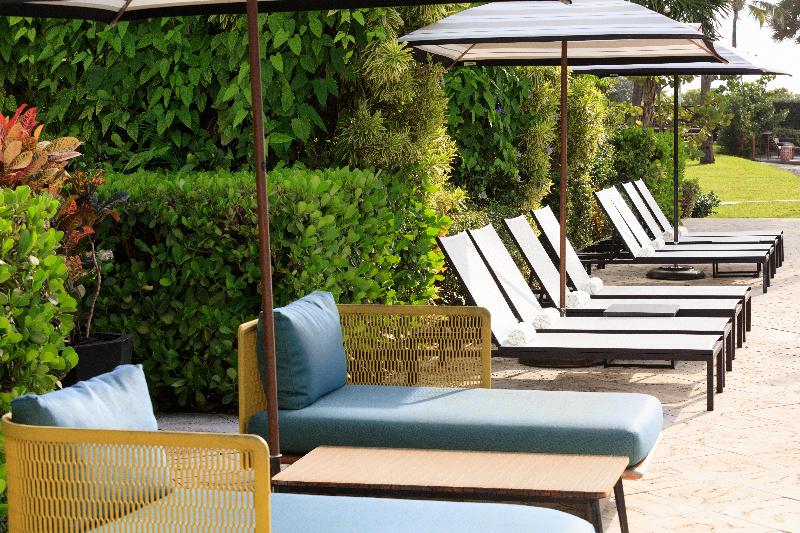 Stay in style at Kimpton Surfcomber Hotel