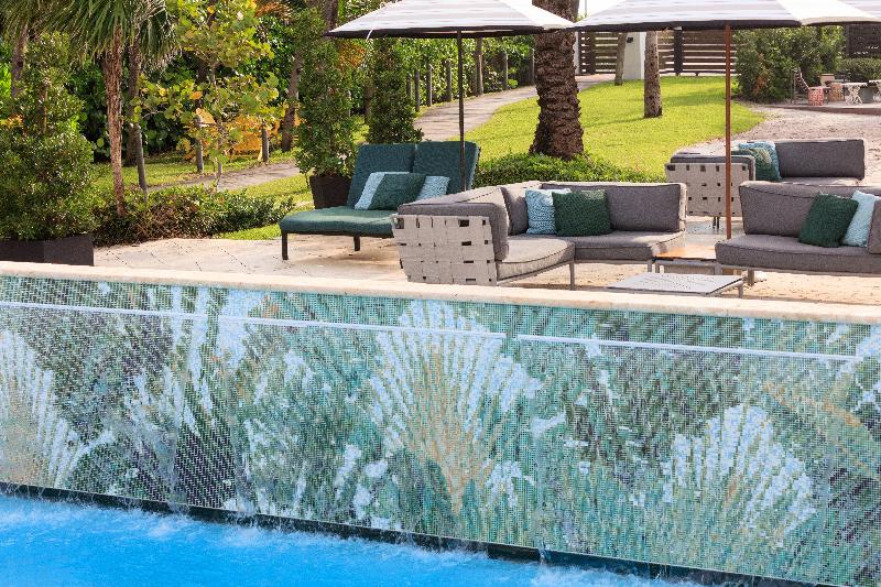 Stay in style at Kimpton Surfcomber Hotel