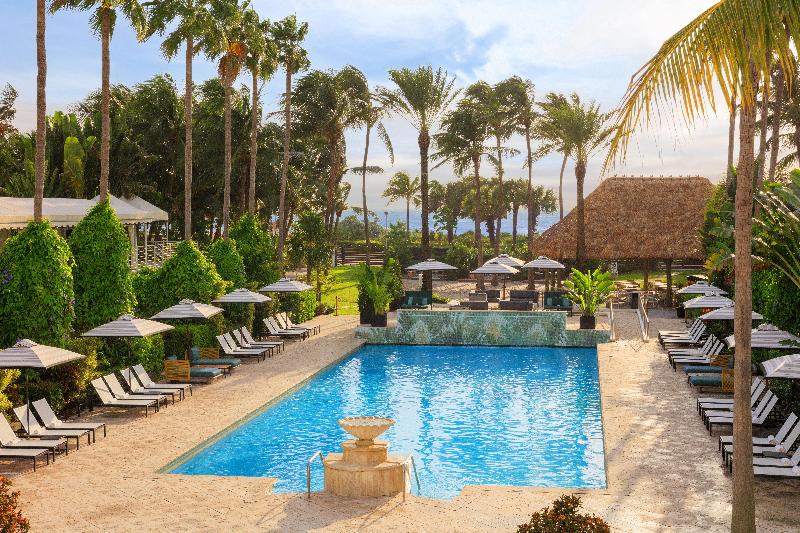 Stay in style at Kimpton Surfcomber Hotel