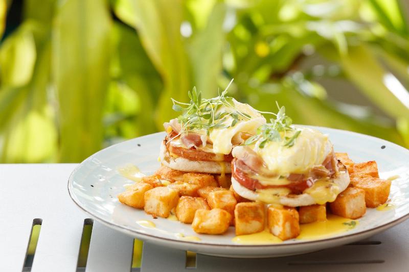 Stay in style at Kimpton Surfcomber Hotel