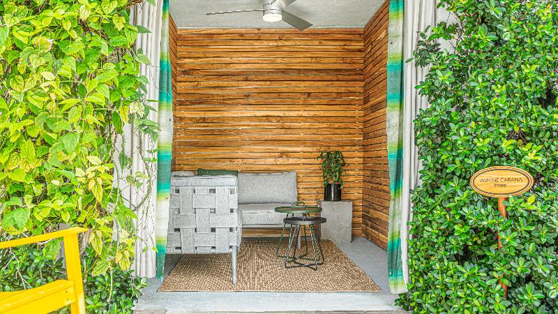 Stay in style at Kimpton Surfcomber Hotel