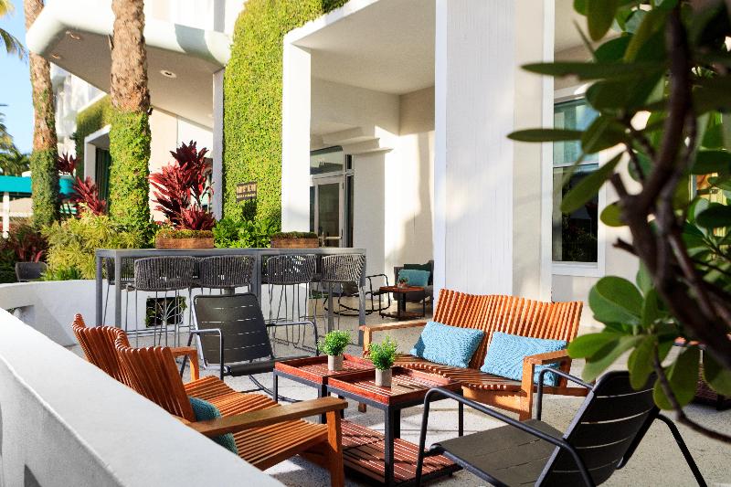 Stay in style at Kimpton Surfcomber Hotel