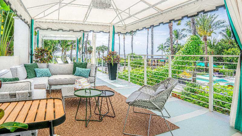 Stay in style at Kimpton Surfcomber Hotel