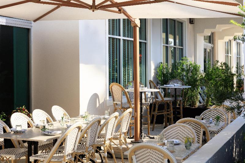 Stay in style at Kimpton Surfcomber Hotel