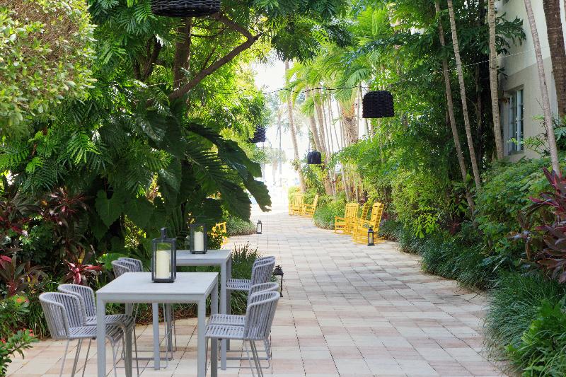 Stay in style at Kimpton Surfcomber Hotel