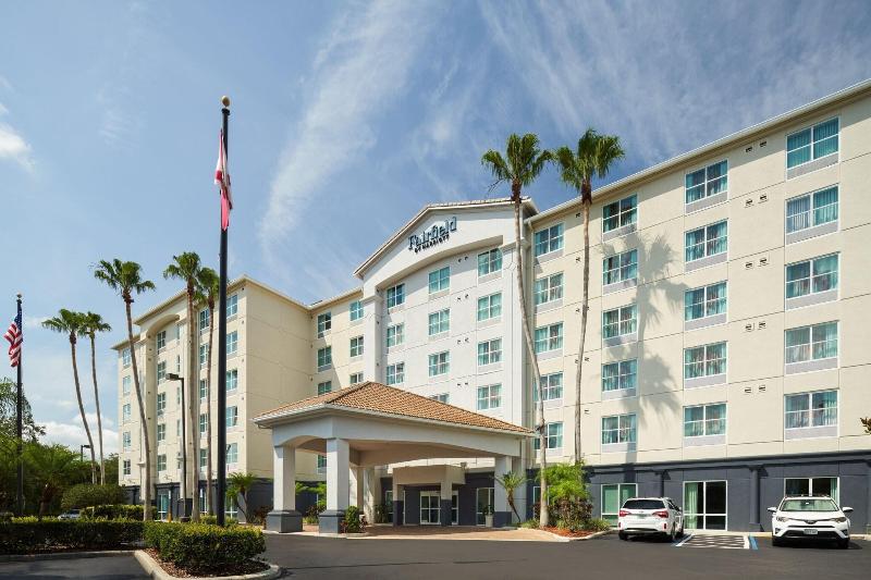 Holiday Inn & Suites Convention Center