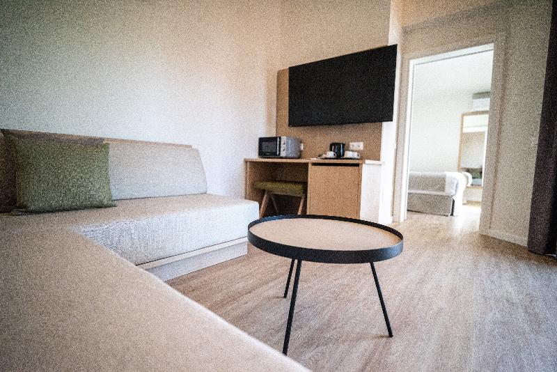 HL Miraflor Suites image