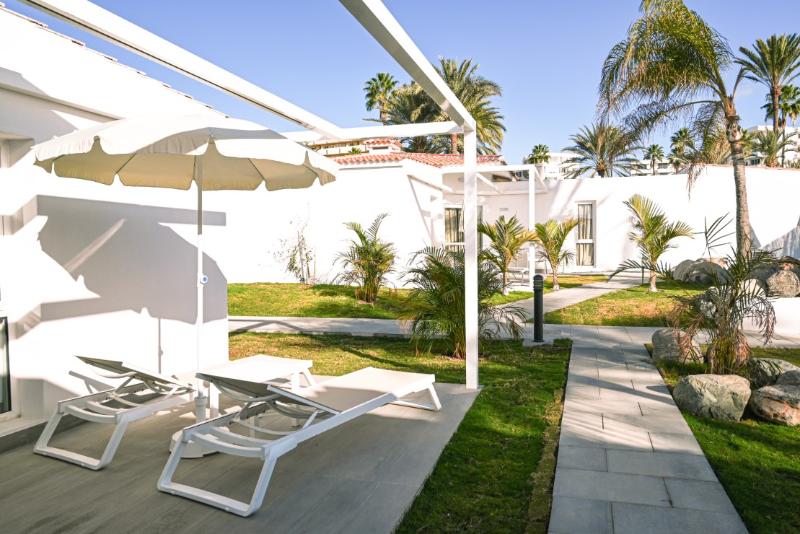 HL Miraflor Suites image