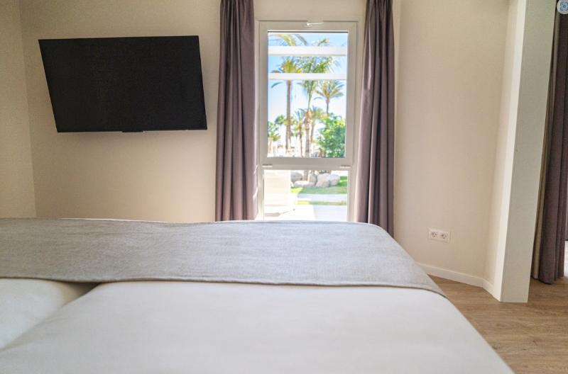 HL Miraflor Suites image
