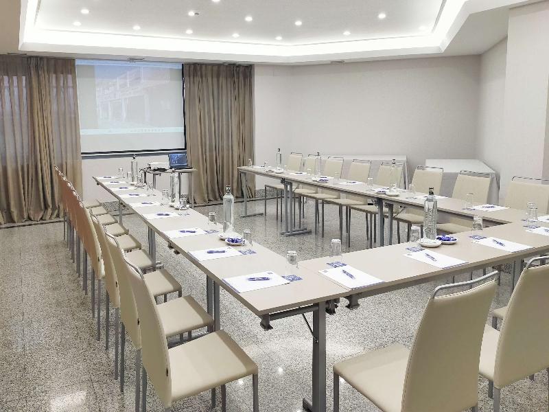 Hotel AR Parquesur image
