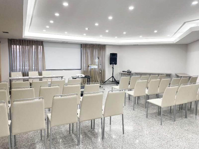 Hotel AR Parquesur image