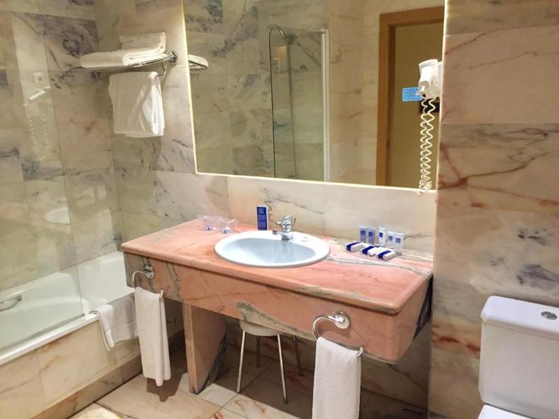 Hotel AR Parquesur image