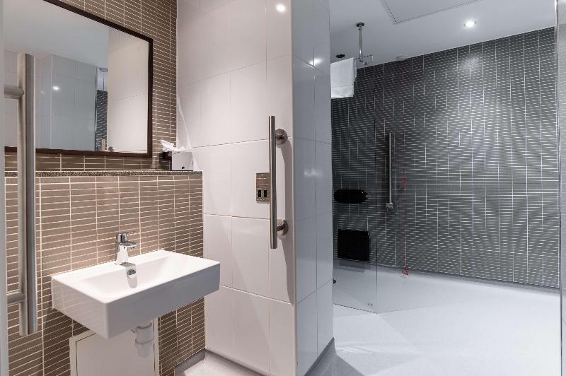 Hilton London Gatwick Airport image