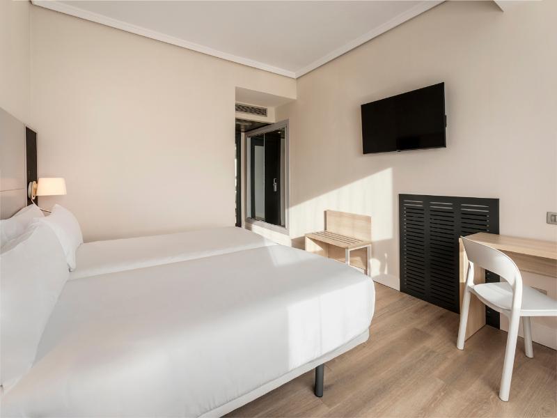 B&B HOTEL Vitoria General Álava image