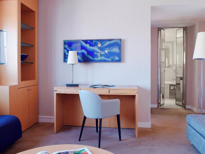 Sheraton Paris Charles de Gaulle Airport Hotel image