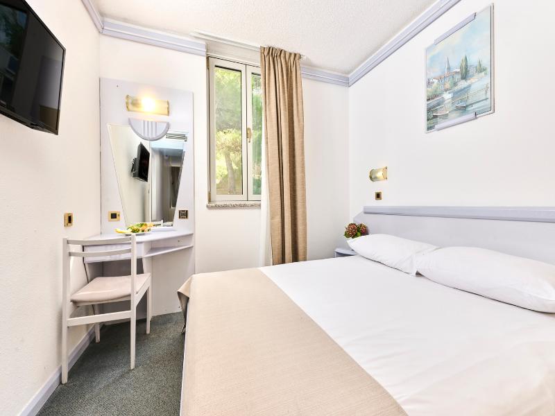 Hotel Plavi Plava Laguna image