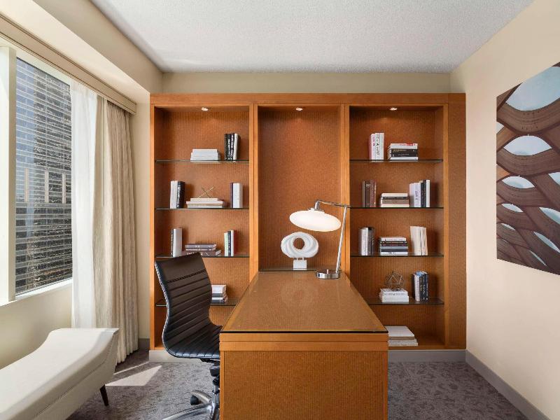 Swissotel Chicago image