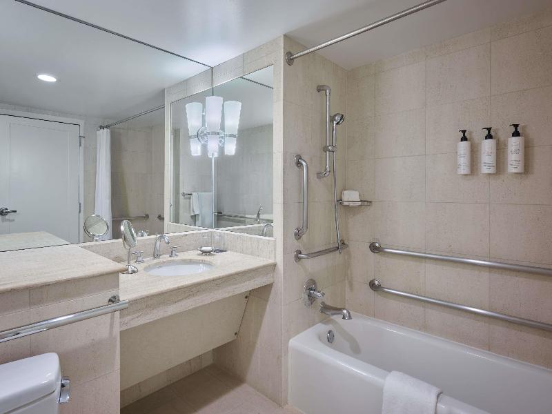 Swissotel Chicago image