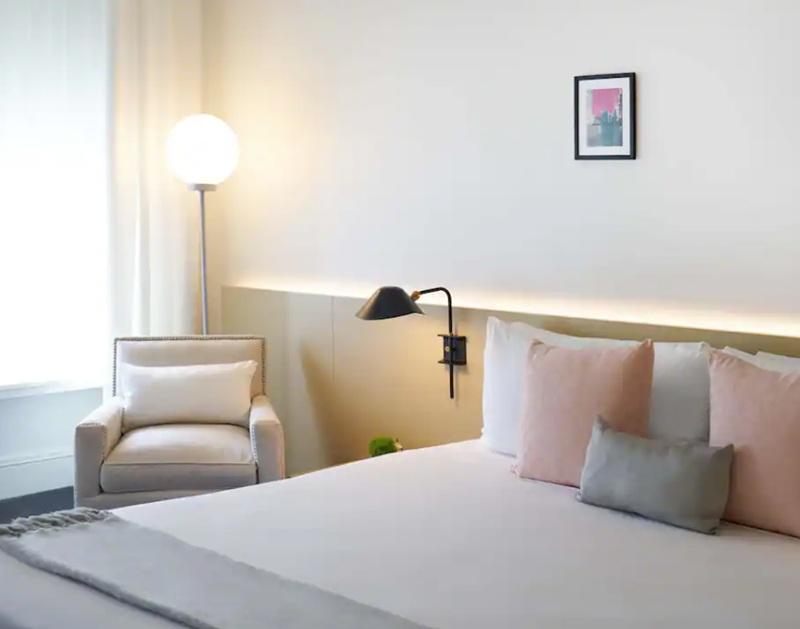 Stay in style at The Chicago Hotel Collection Ambassador Gold Coast
