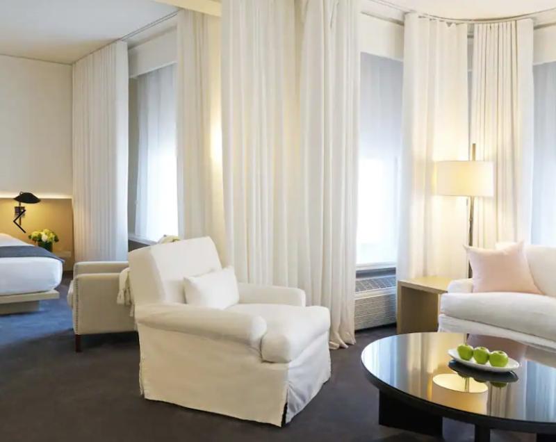 Stay in style at The Chicago Hotel Collection Ambassador Gold Coast