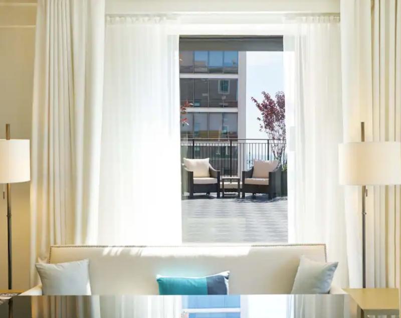 Stay in style at The Chicago Hotel Collection Ambassador Gold Coast