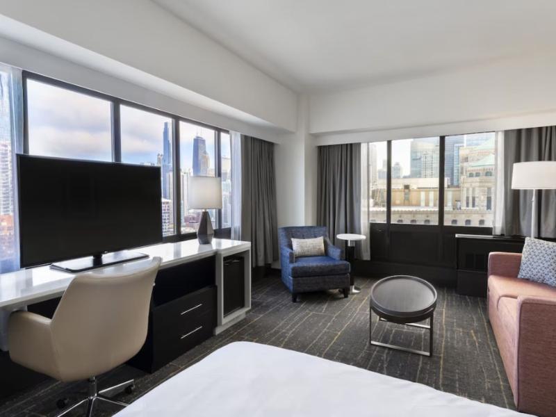 Holiday Inn Chicago Dwtn - Wolf Point image