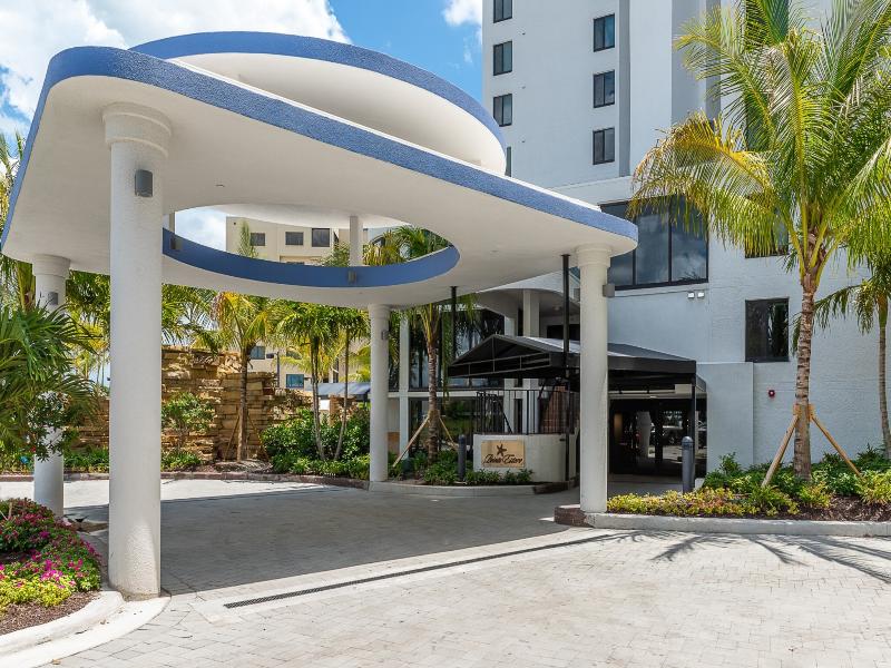 Pointe Estero image