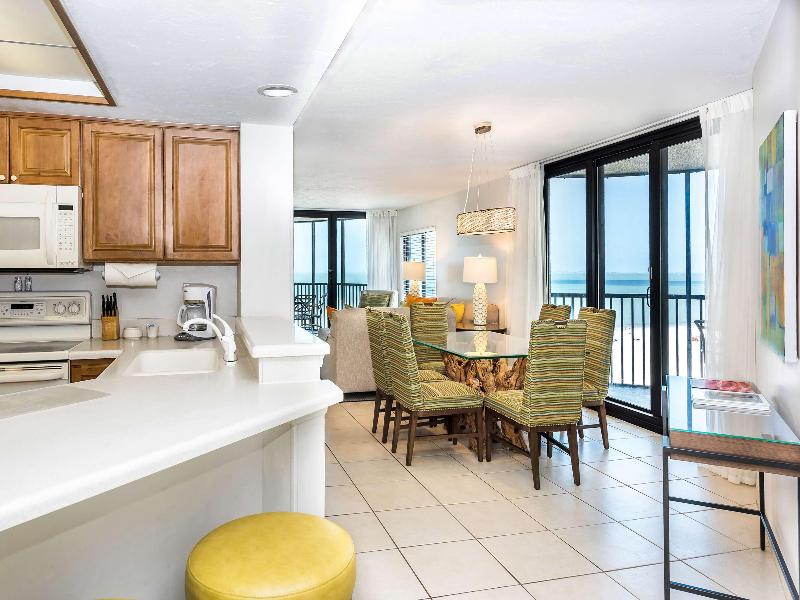 Pointe Estero image
