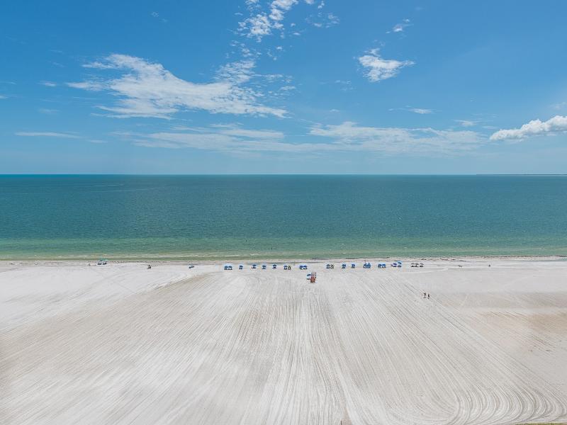Pointe Estero image