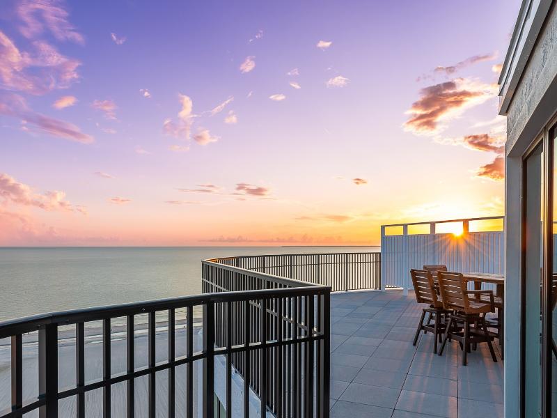 Pointe Estero image