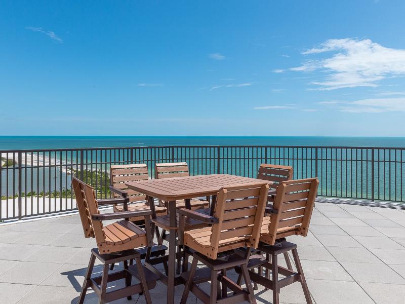 Pointe Estero image
