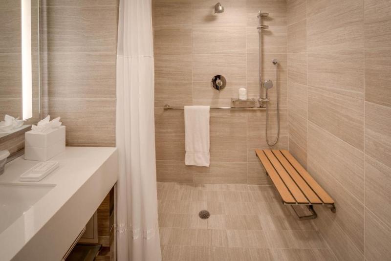 Millennium Hilton New York One UN Plaza image
