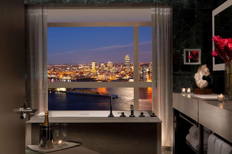 Millennium Hilton New York One UN Plaza image