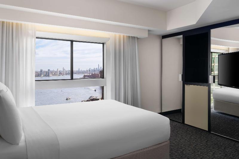 Millennium Hilton New York One UN Plaza image