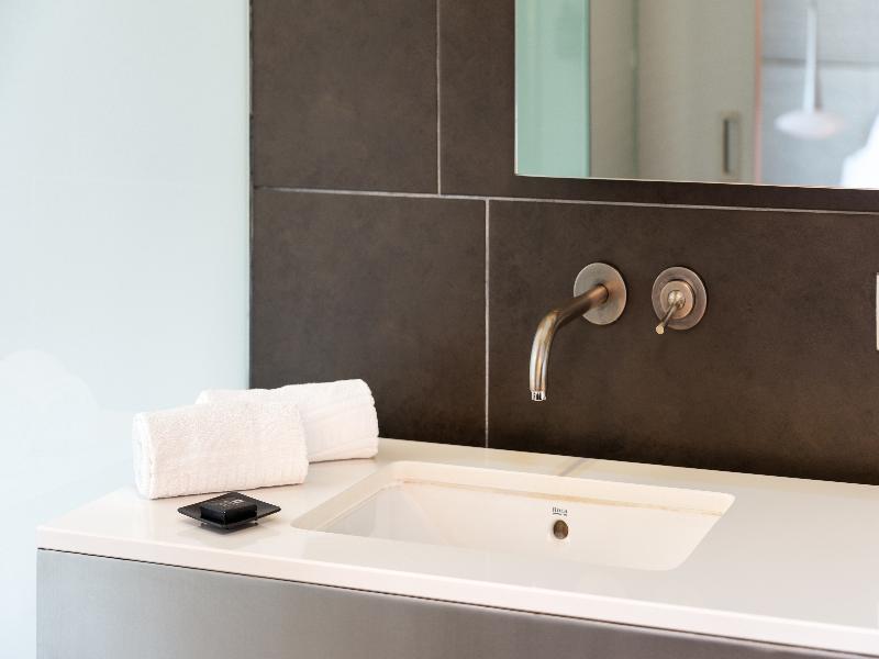 B-Hotel image