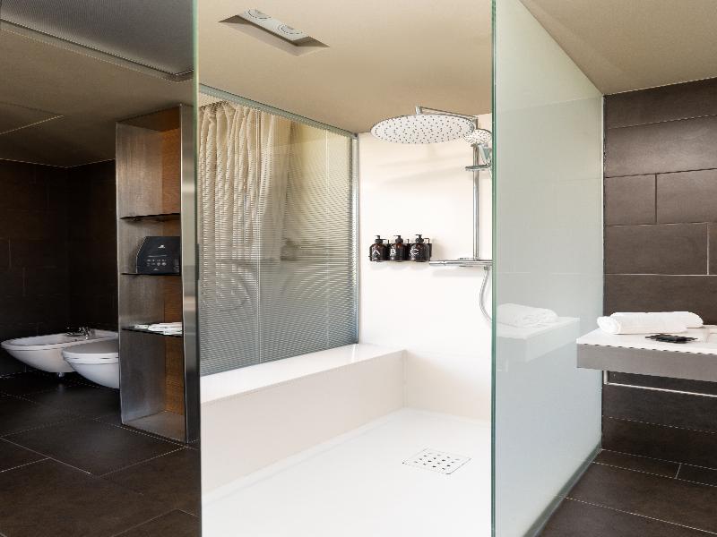 B-Hotel image