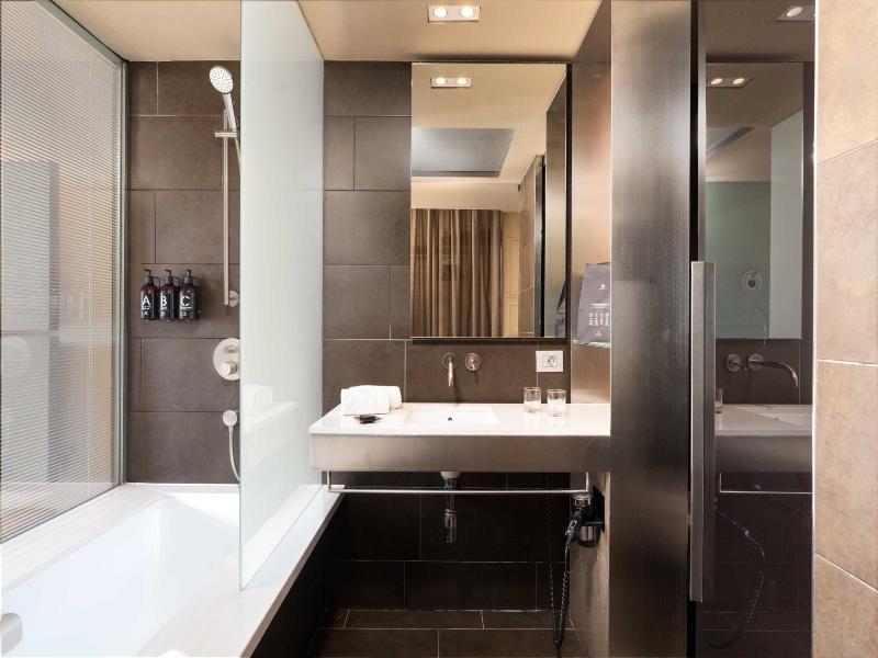 B-Hotel image