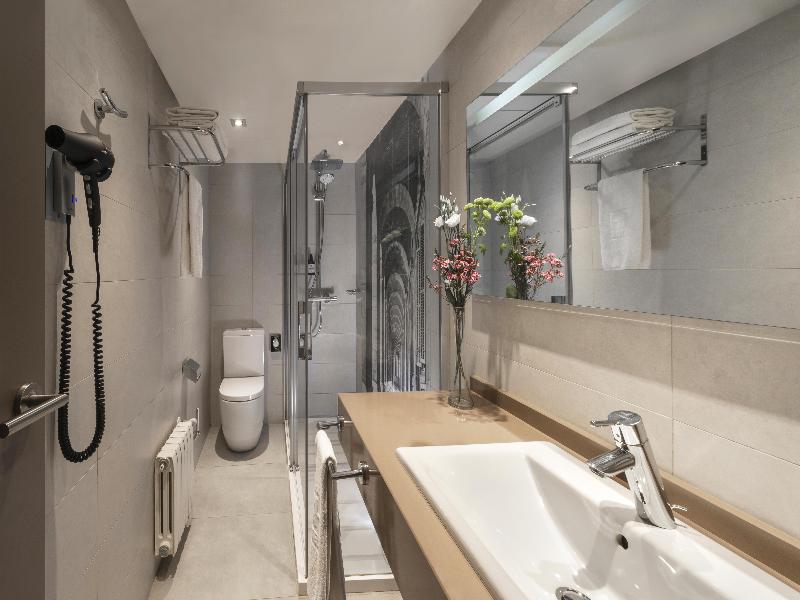 NH Madrid Zurbano image