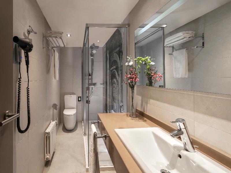 NH Madrid Zurbano image