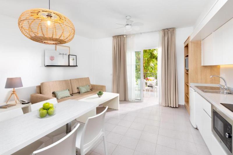 Los Olivos Beach Resort image