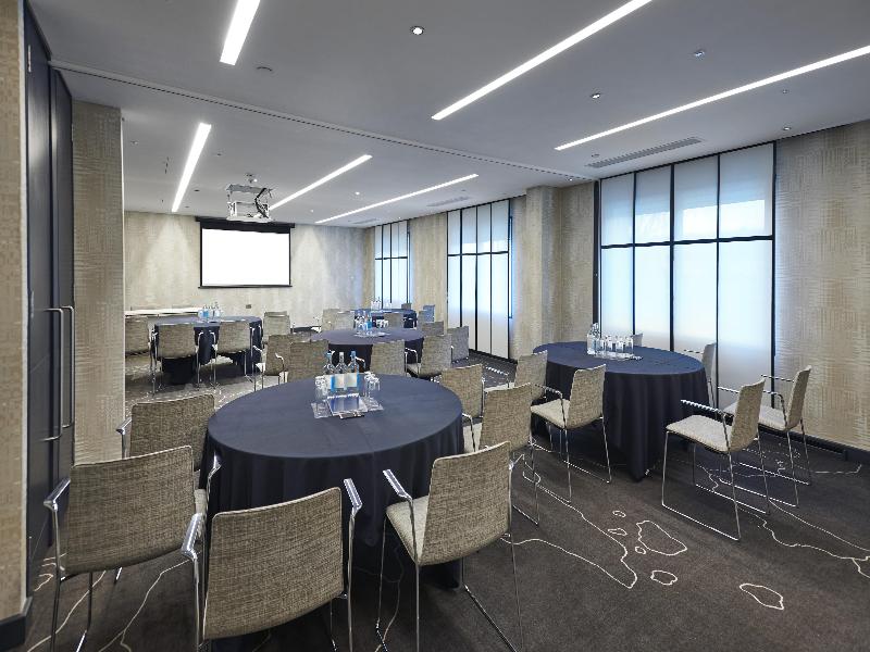 Hilton London Heathrow Airport image