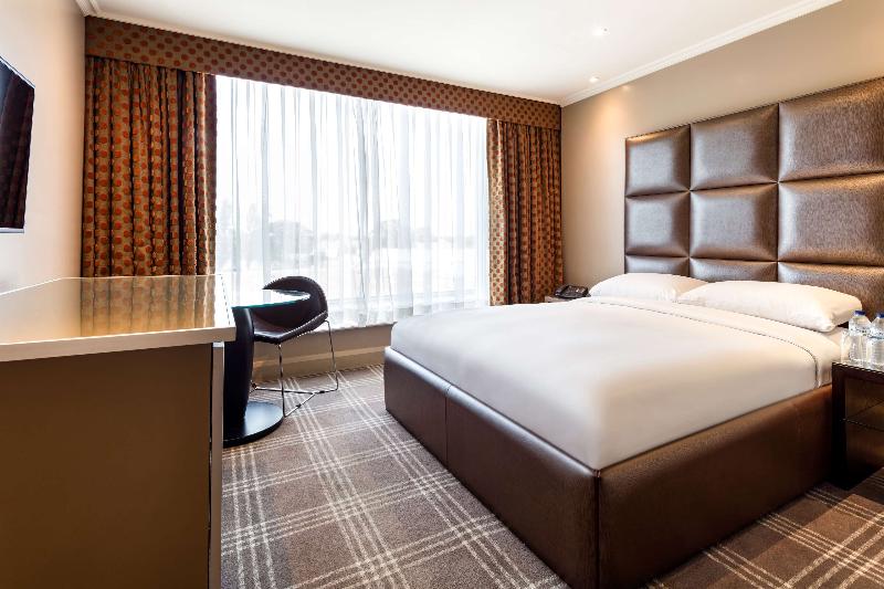 Radisson Blu Hotel & Conference Centre, London LHR image